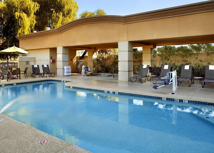 Fairfield & Midtown 3*