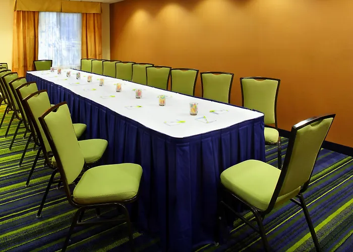 Hotel Fairfield & Midtown 3*