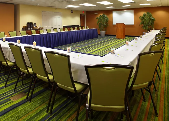 Hotel Fairfield & Midtown 3*