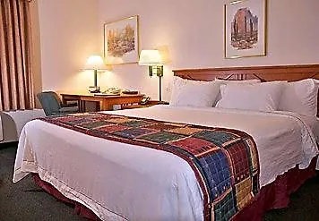 Hotel Fairfield & Midtown 3*