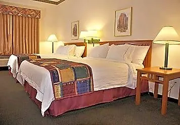Fairfield & Midtown 3*